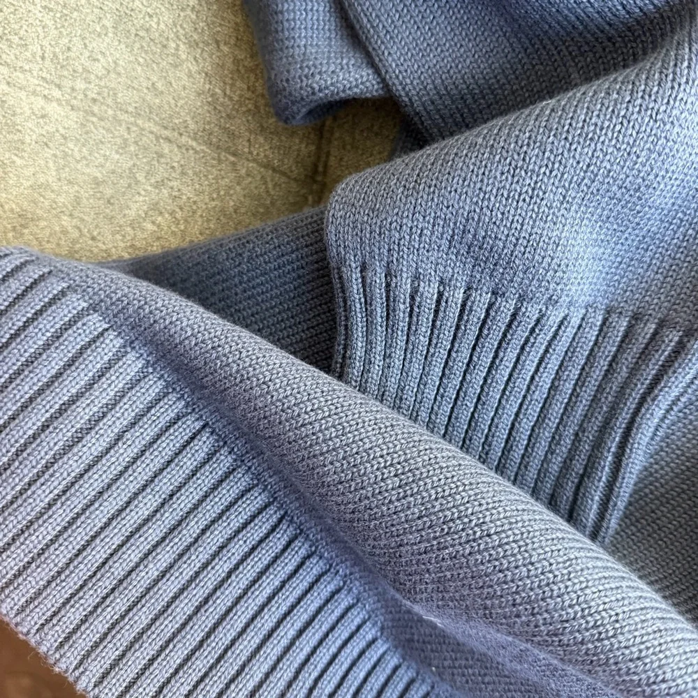 J. Crew || heritage cotton v neck sweater in navy blue